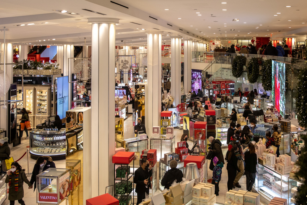FILE PHOTO: People wearing protective masks shop at Macy's Herald Square following the outbreak of the coronavirus disease (COVID-19) in the Manhattan borough of New York City, New York, U.S., December 26, 2020. REUTERS/Jeenah Moon/File Photo
