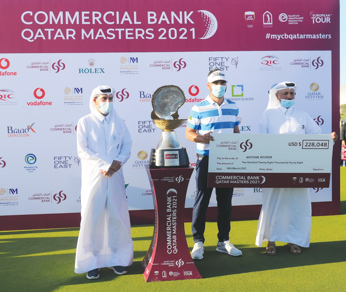 The winner of the 2021 Commercial Bank Qatar Masters, Antoine Rozner receives his prize cheque. Pic: Ebrahim Kutty