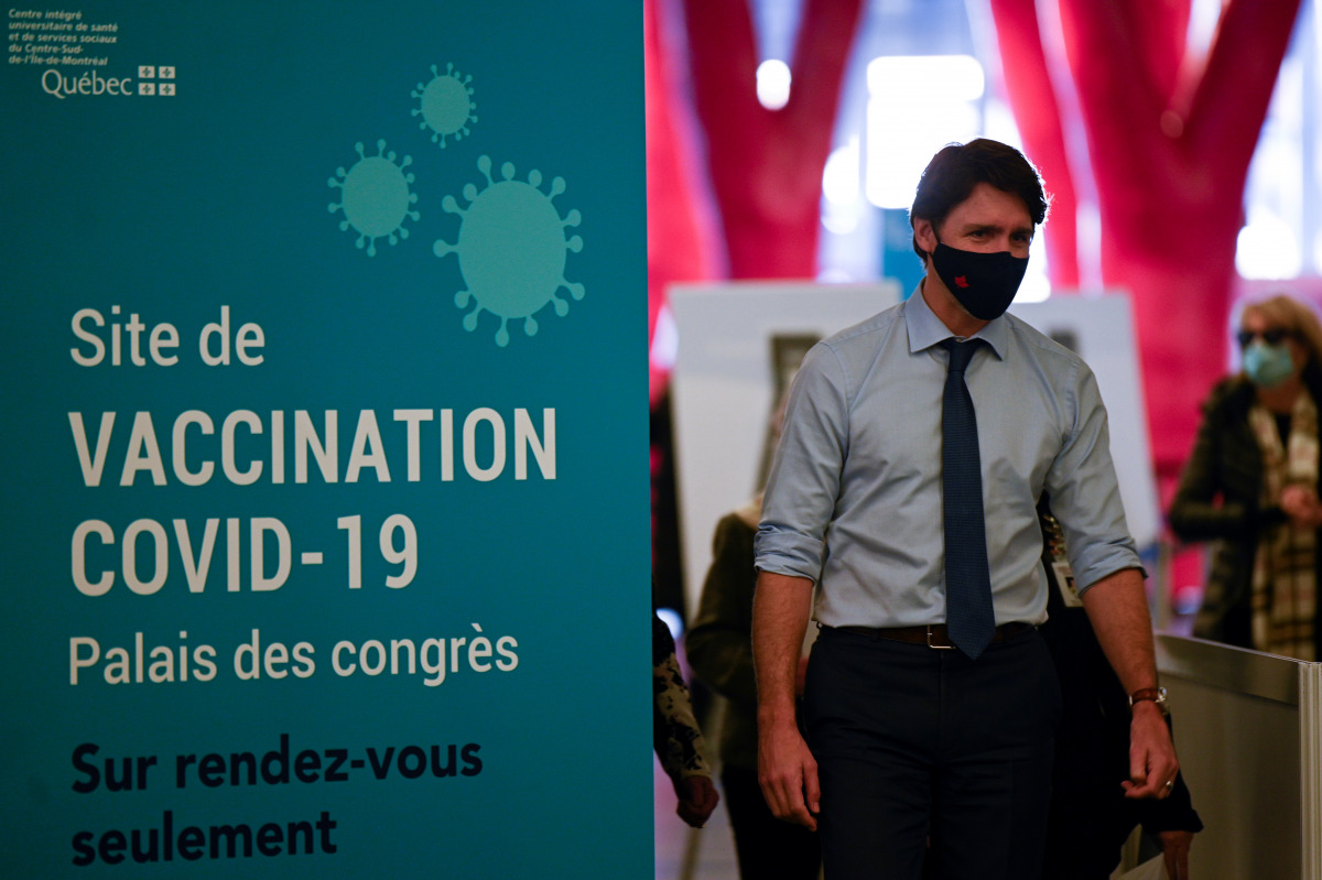 Canada's Prime Minister Justin Trudeau visits a vaccination clinic at the Palais des Congres, as efforts continue to help slow the spread of the coronavirus disease (COVID-19), in Montreal, Quebec, Canada March 15, 2021. REUTERS/Andrej Ivanov
