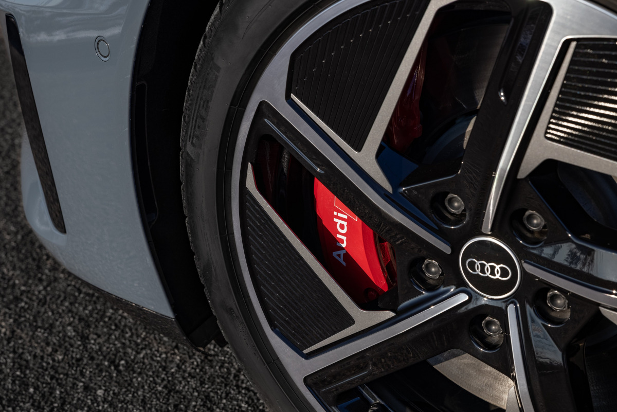 TWITTER: AUDI