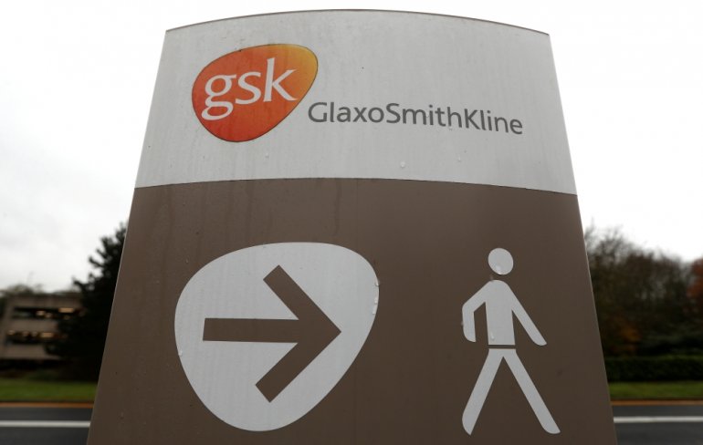 A GlaxoSmithKline (GSK) logo is seen at the GSK research centre in Stevenage, Britain November 26, 2019. REUTERS/Peter Nicholls/File Photo
