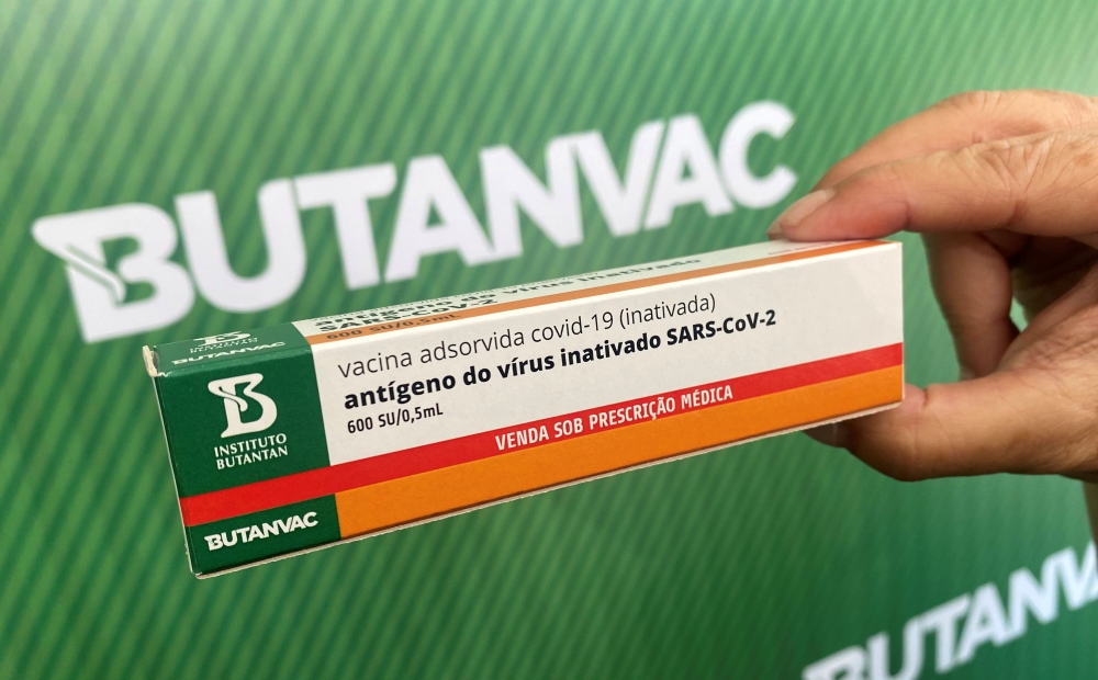 Dimas Tadeu Covas, director of Brazil's Butantan biomedical institute, shows a box of Butanvac, a potential vaccine against the coronavirus disease (COVID-19), in Sao Paulo, Brazil March 26, 2021. REUTERS/Leonardo Benassatto NO RESALES. NO ARCHIVES