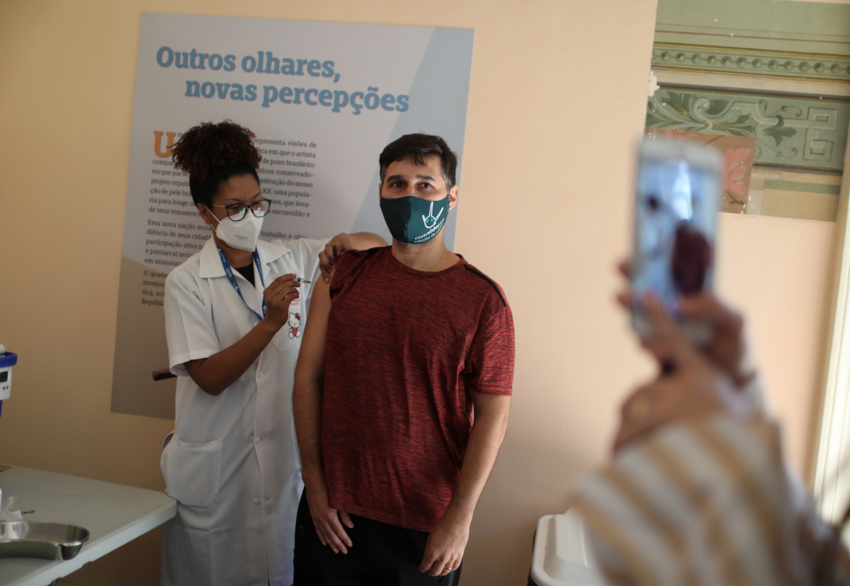 A man receives the Oxford-AstraZeneca coronavirus disease (COVID-19) vaccine, at the Catete Palace in Rio de Janeiro, Brazil April 23, 2021. REUTERS/Pilar Olivares

