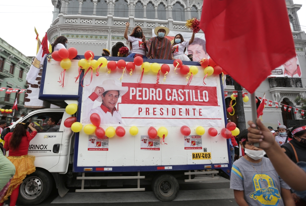 Supporters rally for Peru's socialist presidential candidate Pedro Castillo, who will face right-wing candidate Keiko Fujimori in a run-off election on June 6, on the final day of campaign events in Lima, Peru June 3, 2021. Reuters/Liz Tasa 