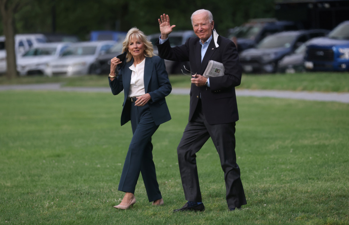U.S. President Joe Biden and first lady Jill Biden walk to board Marine One for travel to the G7 Summit in the UK from the Ellipse at the White House in Washington, U.S., June 9, 2021. REUTERS/Leah Millis
