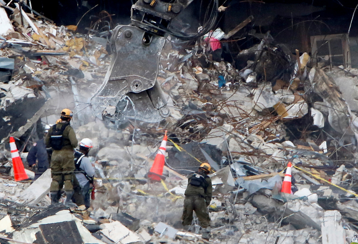 Emergency workers conduct search and rescue efforts at the site of a partially collapsed residential building in SURFSIDE, near Miami Beach, Florida, U.S., June 30, 2021. REUTERS/Joe Skipper
