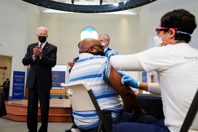 FILE PHOTO: U.S. President Joe Biden applauds a man as he receives a vaccine at the coronavirus disease (COVID-19) vaccination site at Virginia Theological Seminary in Alexandria, Virginia, U.S., April 6, 2021. REUTERS/Kevin Lamarque
