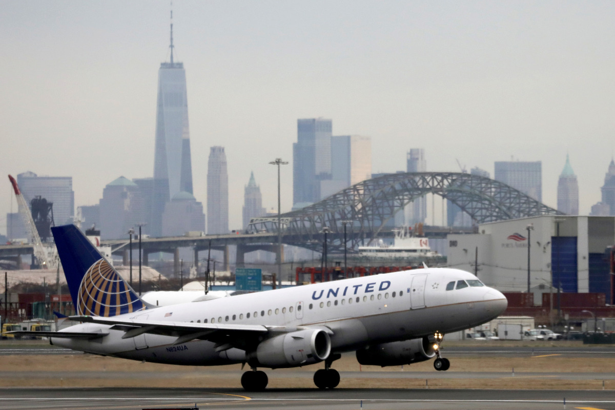 FILE PHOTO: A United Airlines passenger jet takes off with New York City as a backdrop, at Newark Liberty International Airport, New Jersey, U.S. December 6, 2019. REUTERS/Chris Helgren/File Photo

