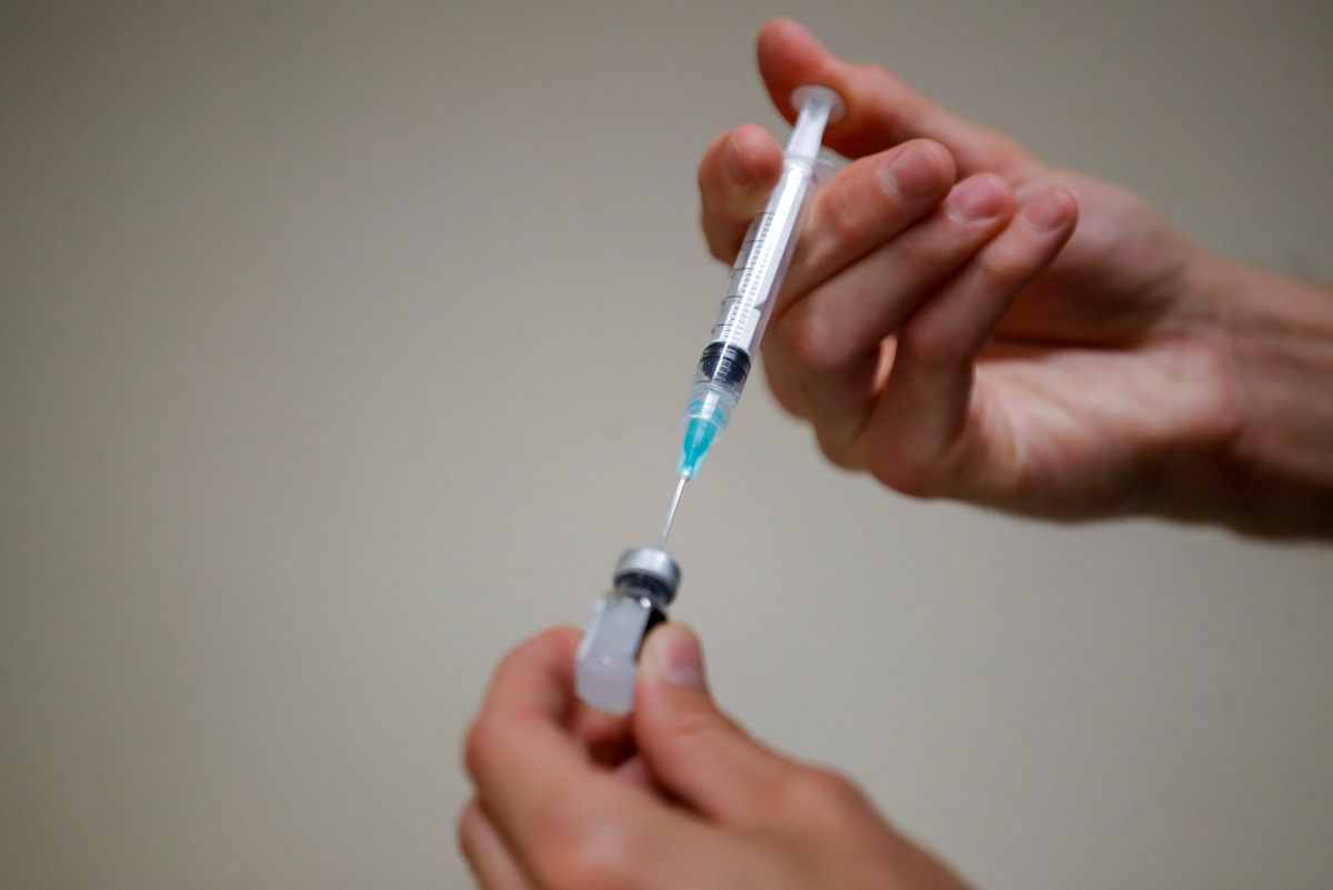 A medical worker prepares a dose of the Pfizer-BioNTech vaccine against the coronavirus disease (COVID-19) in a vaccination center. REUTERS/Sarah Meyssonnier

