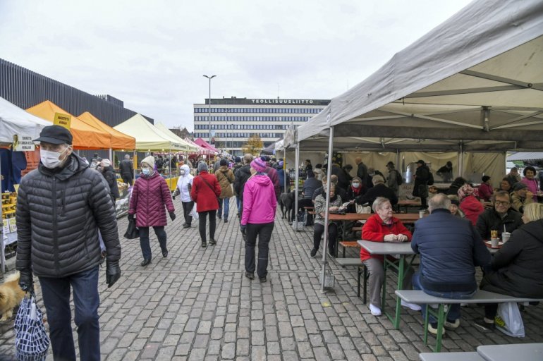 View of the Hakaniemi Sunday market, amid the coronavirus disease (COVID-19) outbreak in Helsinki, Finland November 1, 2020. Lehtikuva/Markku Ulander via REUTERS
