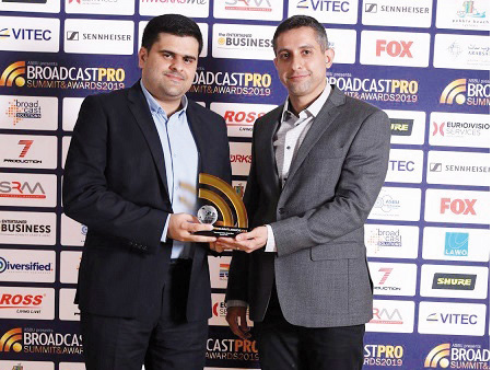 SponixTech Founder and CEO Mohammad Ali Abbaspour (left) and Mohsen Rajabi, Business Development Director for Sponix, during an awarding ceremony. 