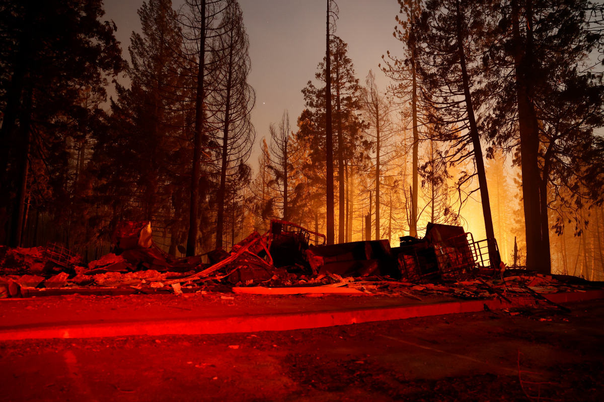 Burnt debris is seen in Grizzly Flats, California, U.S. in the aftermath of Caldor Fire, August 17, 2021. REUTERS/Fred Greaves
