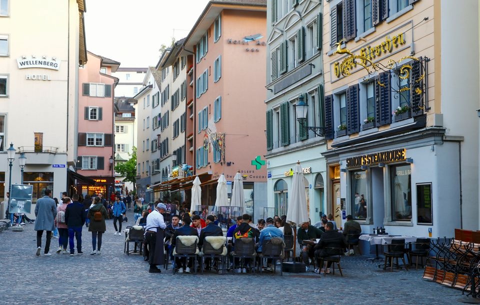 Guests sit outside of a restaurant, as the spread of the coronavirus disease (COVID-19) continues, in the old town of Zurich, May 22, 2021. Picture taken May 22, 2021. REUTERS/Arnd Wiegmann
