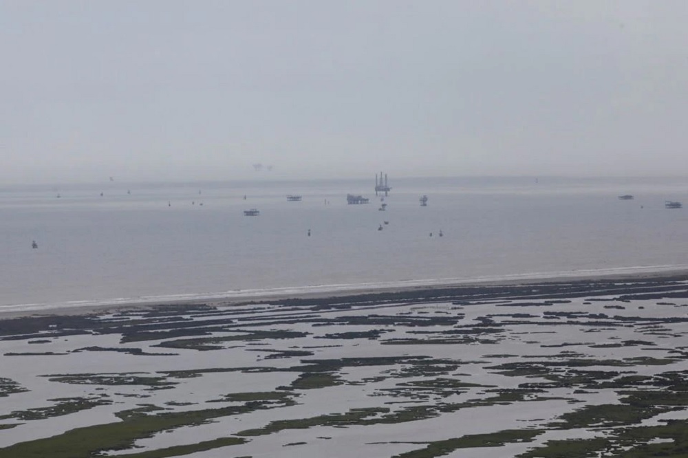 Oil rigs are seen in the Gulf of Mexico after Hurricane Ida made landfall in Louisiana, in Grand Isle, Louisiana, U.S. August 31, 2021. REUTERS/Marco Bello/File Photo