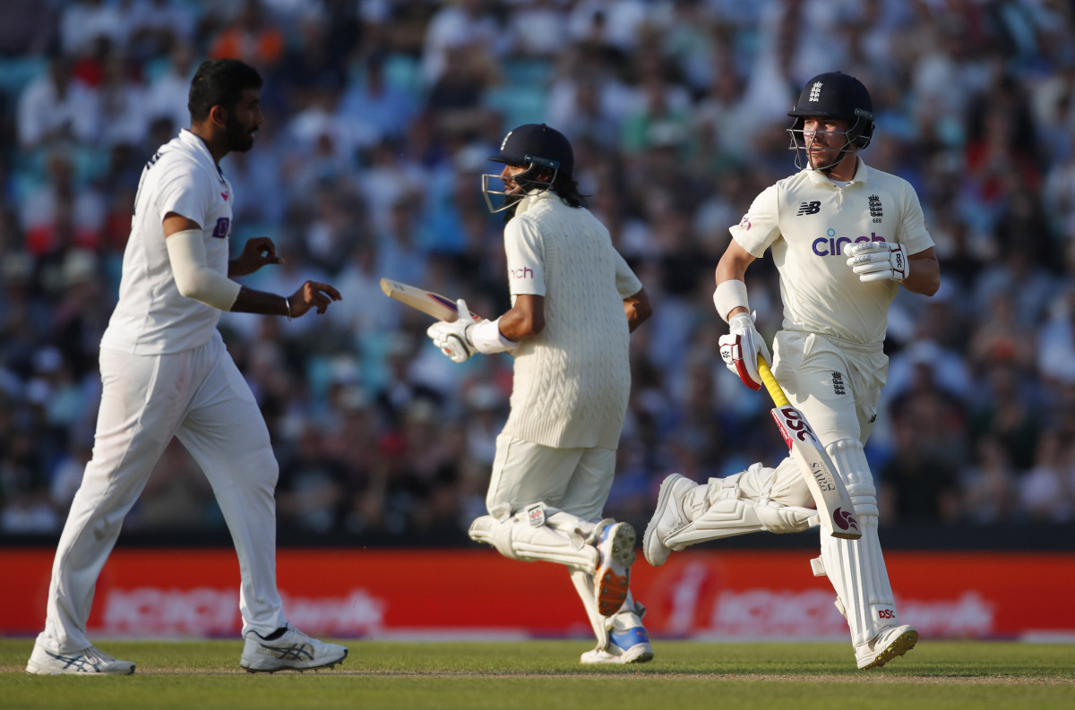 Cricket - Fourth Test - England v India - The Oval, London, Britain - September 5, 2021 England's Rory Burns and Haseeb Hameed in action as India's Ravindra Jadeja looks on Action Images via Reuters/Andrew Couldridge
