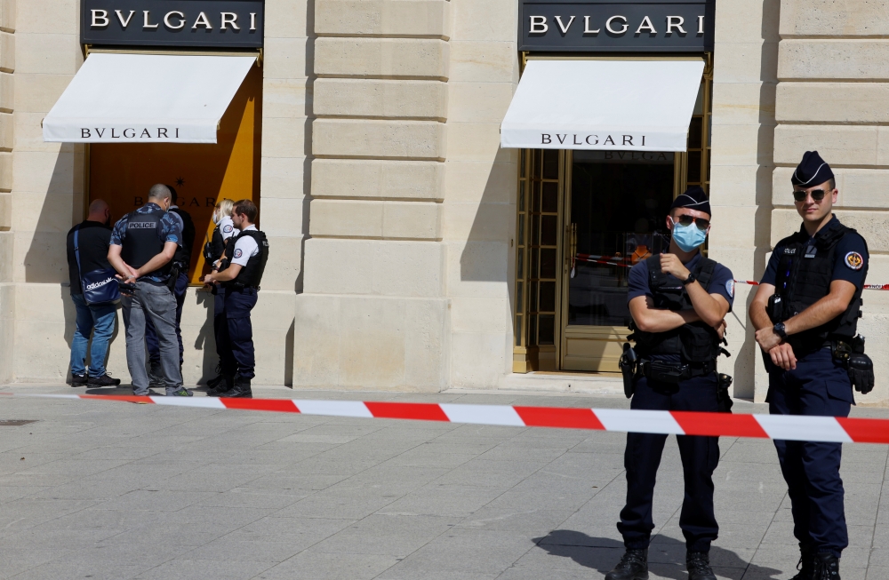French police stand in front of the Bulgari jewellery store following a robbery at Place Vendome in Paris, France, September 7, 2021. Reuters/Eric Gaillard