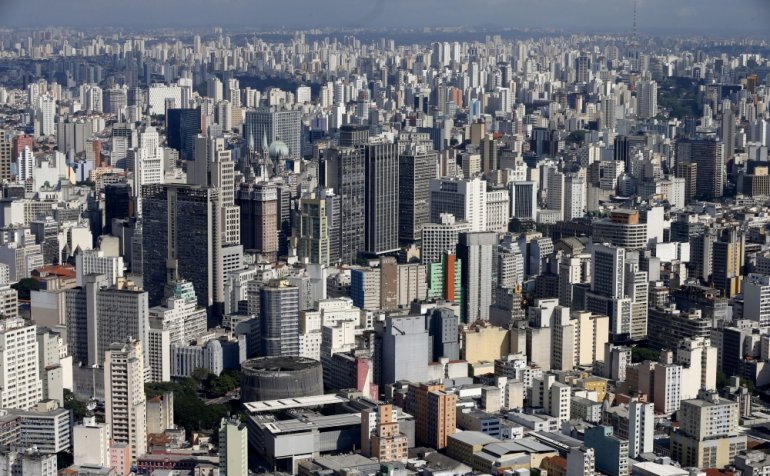 A general view of the skyline of Sao Paulo April 2, 2015. REUTERS/Paulo Whitaker/File Photo
