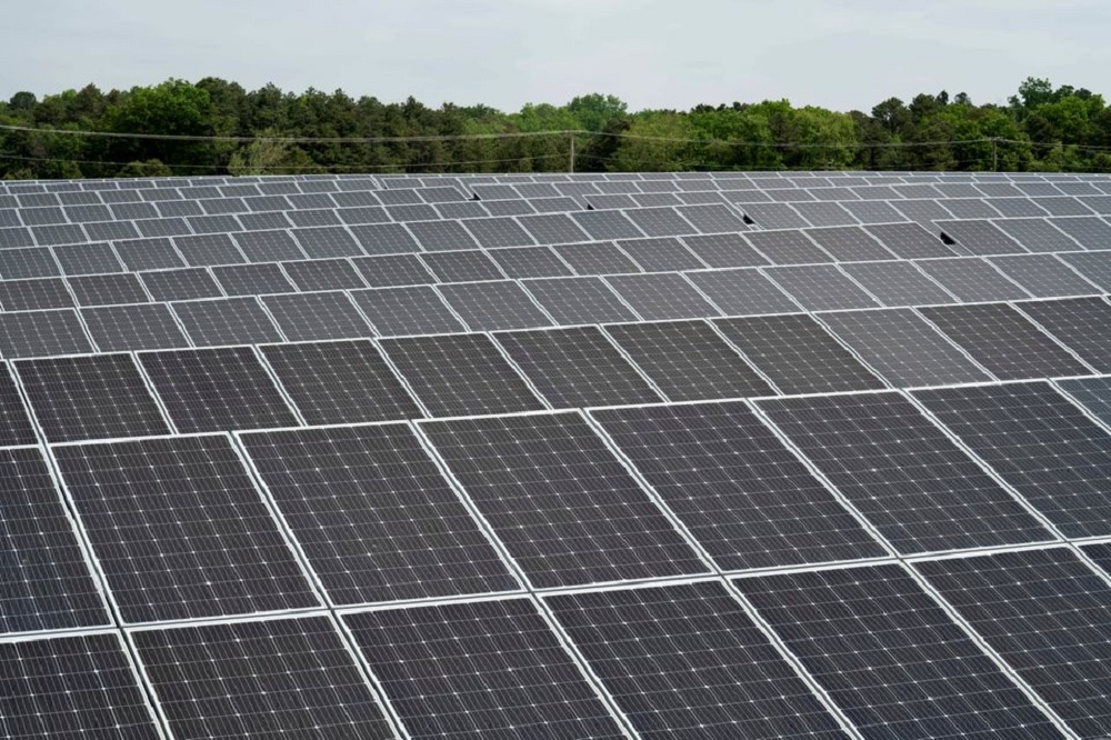 Rows of solar panels at the Toms River Solar Farm which was built on an EPA Superfund site in Toms River, New Jersey, U.S., 26 May, 2021. Picture taken May 26, 2021. REUTERS/Dane Rhys