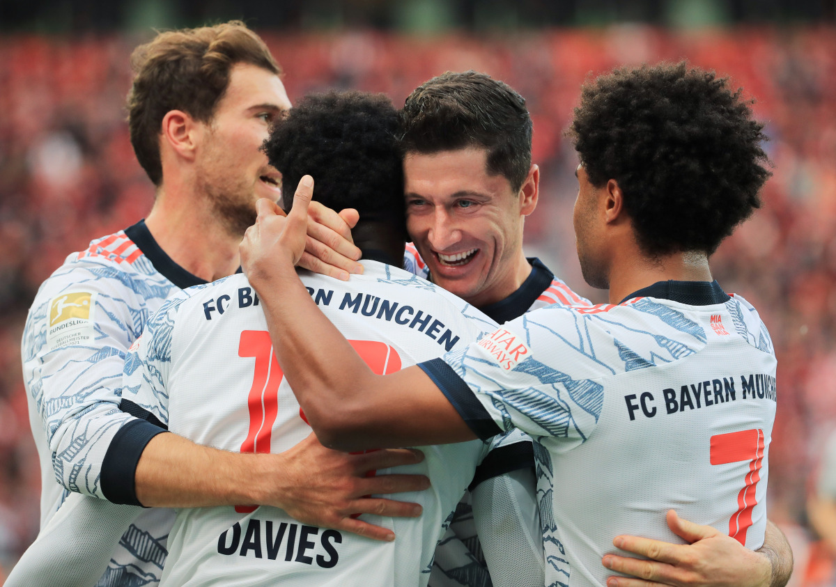 Bayern Munich's Robert Lewandowski celebrates scoring their second goal with teammates REUTERS/Thilo Schmuelgen 