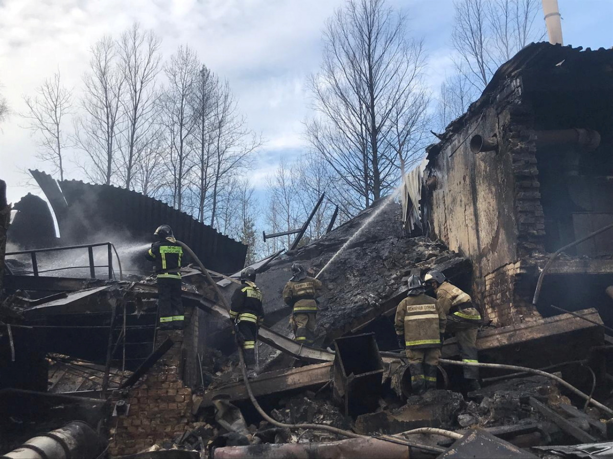 Firefighters work to put out a fire at a gunpowder and chemicals plant in Ryazan Region, Russia October 22, 2021. Russia's Emergencies Ministry/Handout via REUTERS