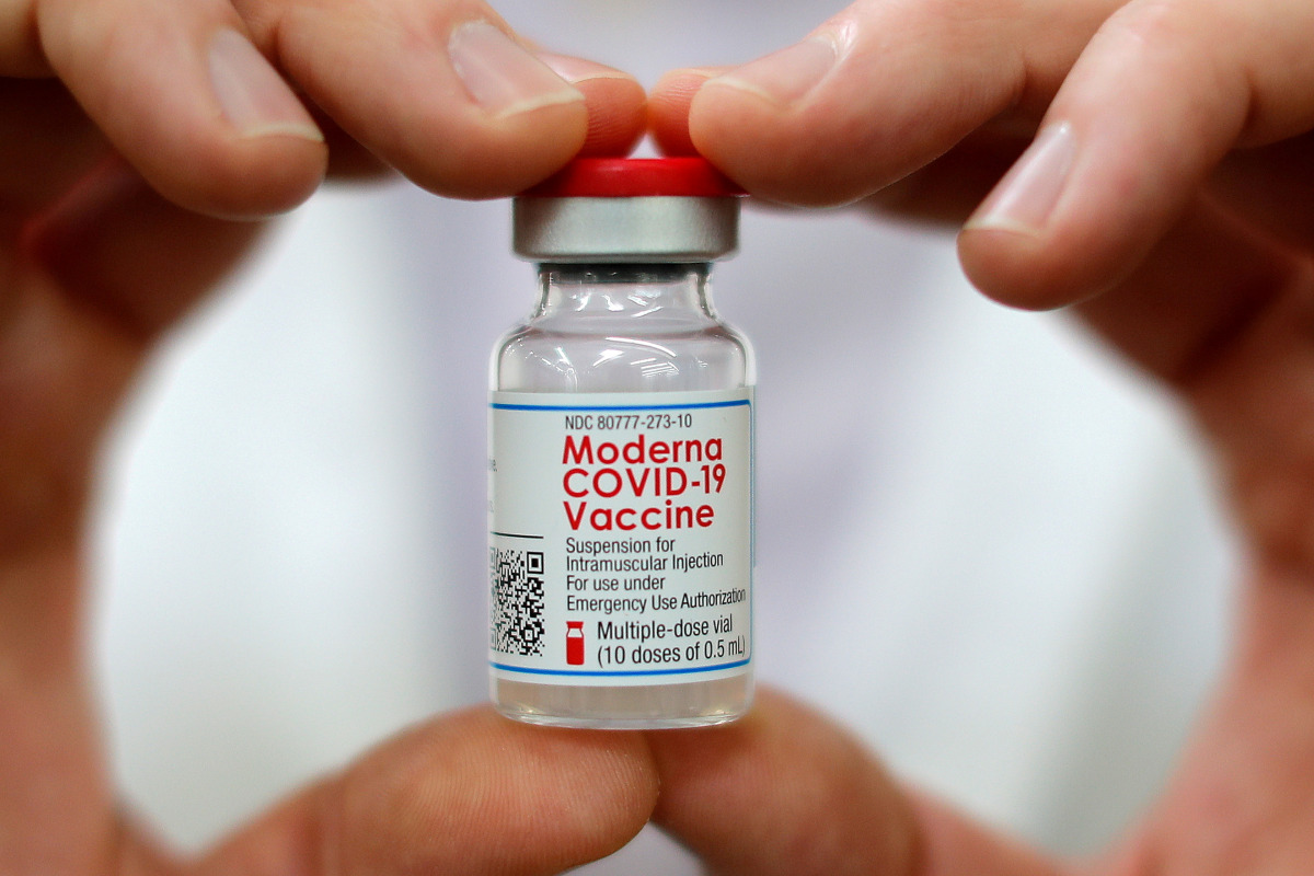 FILE PHOTO: Walmart pharmacist holds a vial of the Moderna coronavirus disease (COVID-19) vaccine inside a Walmart department store in West Haven, Connecticut, U.S., February 17, 2021. REUTERS/Mike Segar/File Photo
