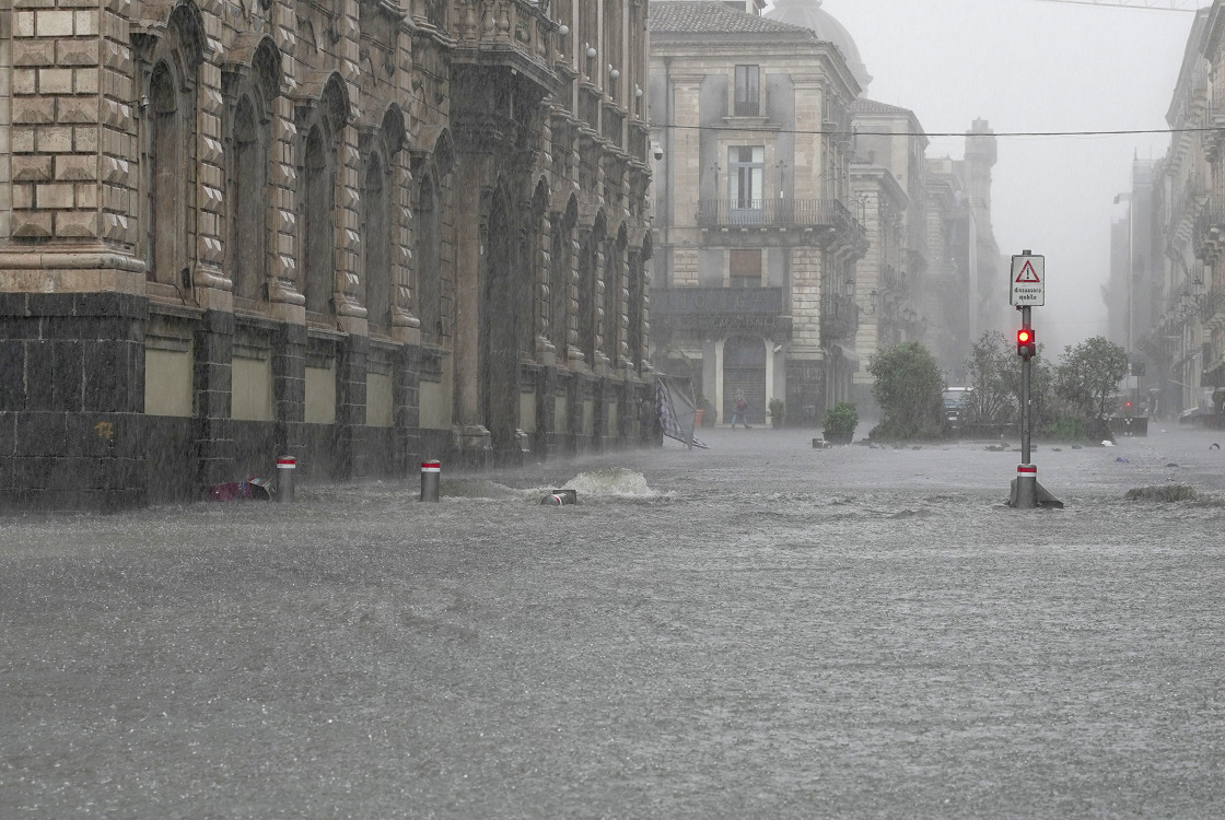 Streets are flooded during heavy rainfall on the island of Sicily, in CATANIA, Italy, October 26, 2021. REUTERS/Antonio Parrinello