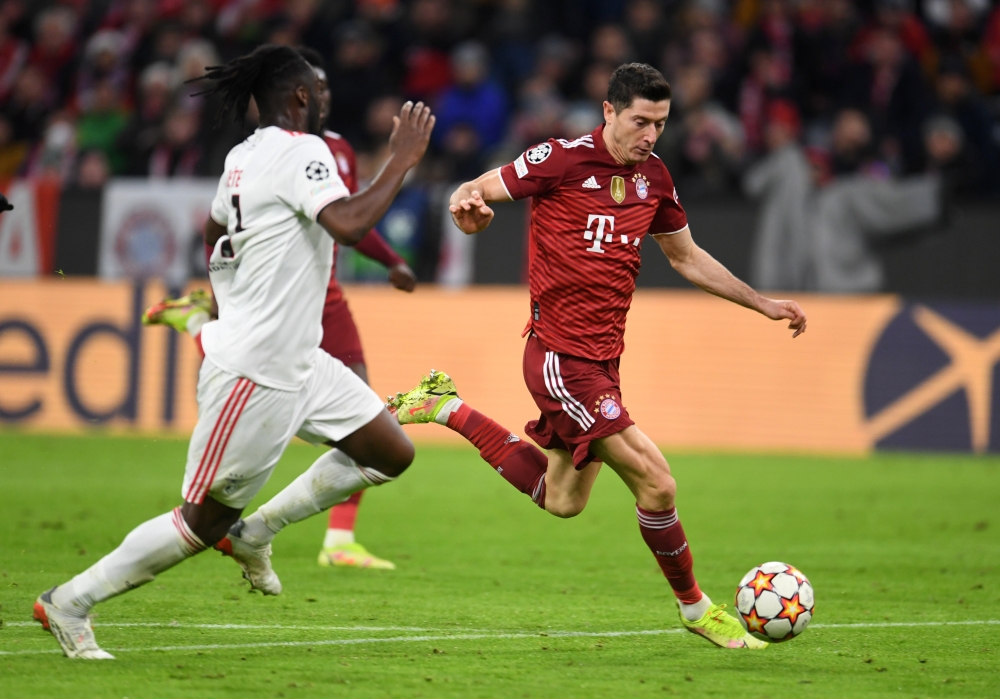 Bayern Munich's Robert Lewandowski scores their fourth goal REUTERS/Andreas Gebert