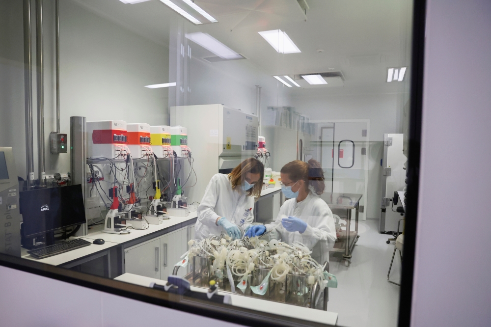 Lab employees of Spanish pharmaceutical company Hipra work at its headquarters in Amer, near Girona, Spain, December 2, 2021. Picture taken December 2, 2021. REUTERS/Nacho Doce