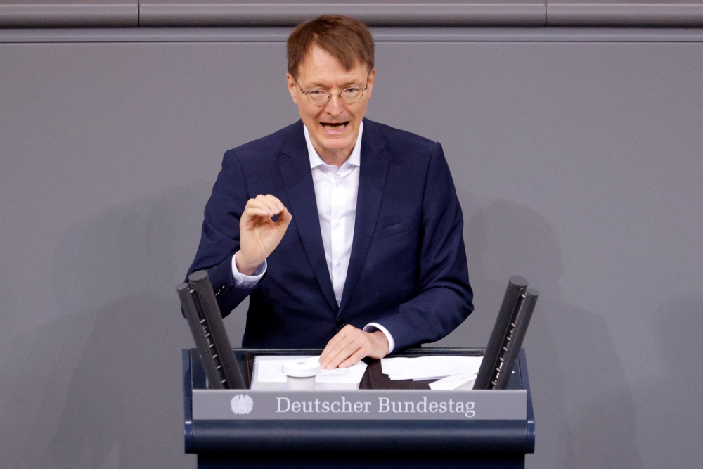German Health Minister Karl Lauterbach addresses the German lower house of parliament Bundestag in Berlin, Germany, December 10, 2021. Reuters/Michele Tantussi
