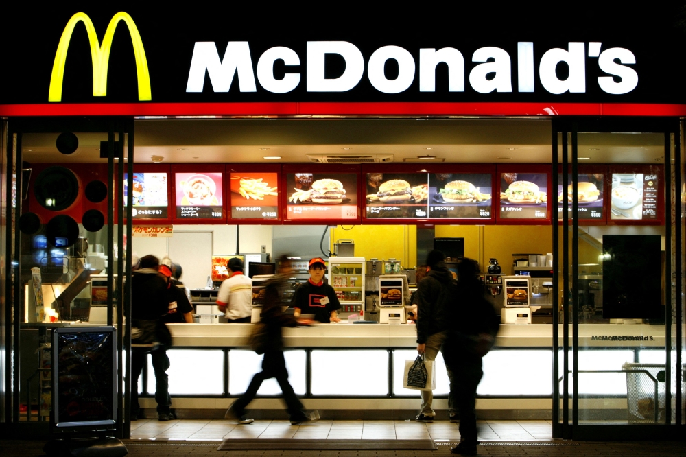  A McDonald's restaurant is seen in Tokyo November 29, 2008. REUTERS/Stringer (JAPAN)/File Photo