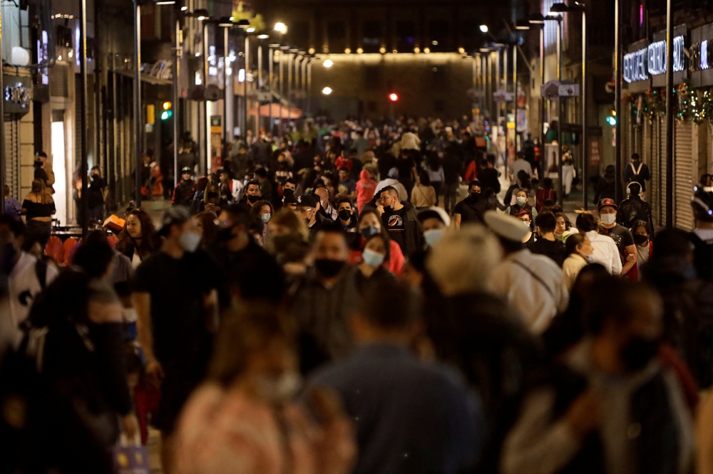 People walk along Francisco I. Madero pedestrian street as the coronavirus disease (COVID-19) pandemic continues, in downtown Mexico City, Mexico January 5, 2022.  Reuters/Luis Cortes