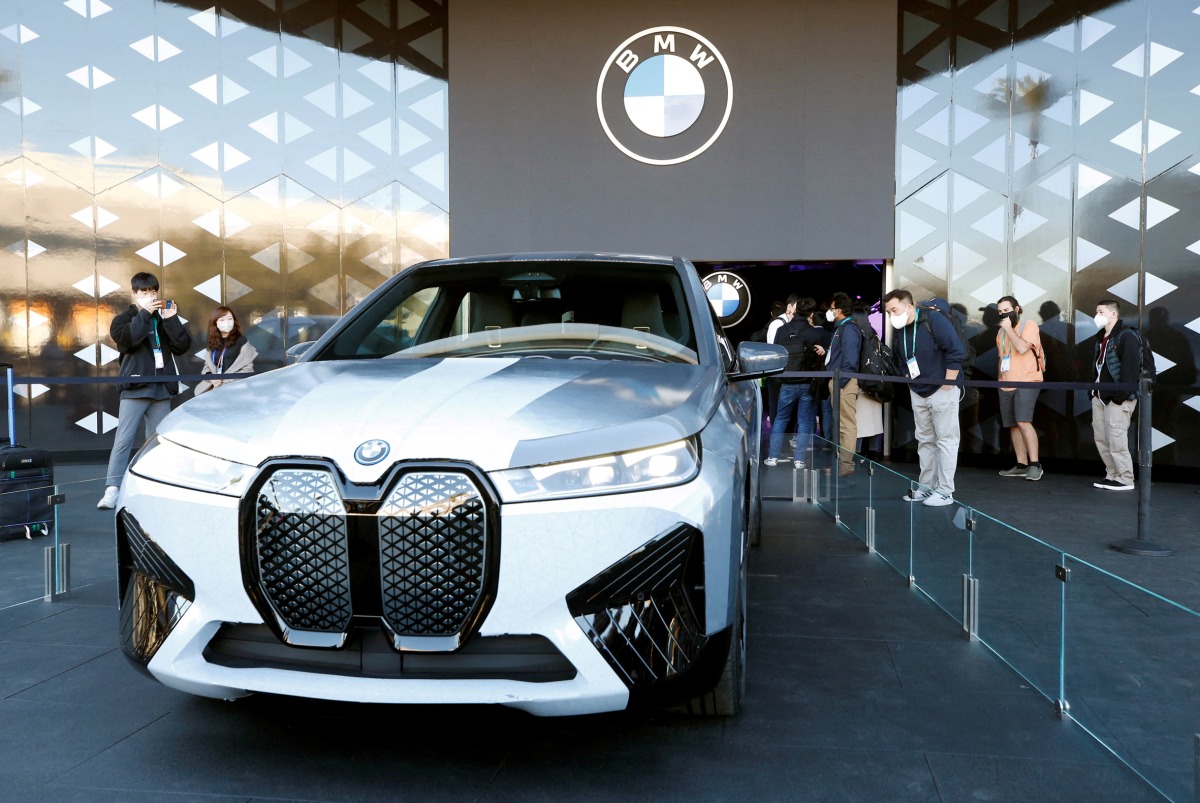 A BMW iX Flow with color-shifting material is displayed during CES 2022 at the Las Vegas Convention Center in Nevada, US, on Thursday. 