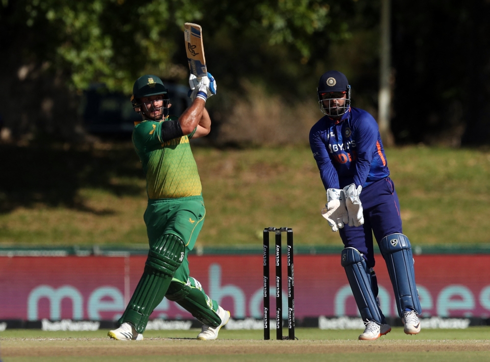  South Africa's Janneman Malan hits a four. (Reuters/Sumaya Hisham)