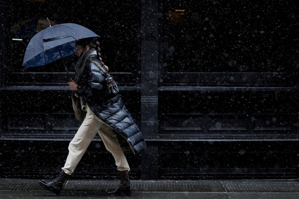 A woman walks in the snow in the Manhattan borough of New York City, New York, U.S., January 20, 2022. REUTERS/Brendan McDermid


