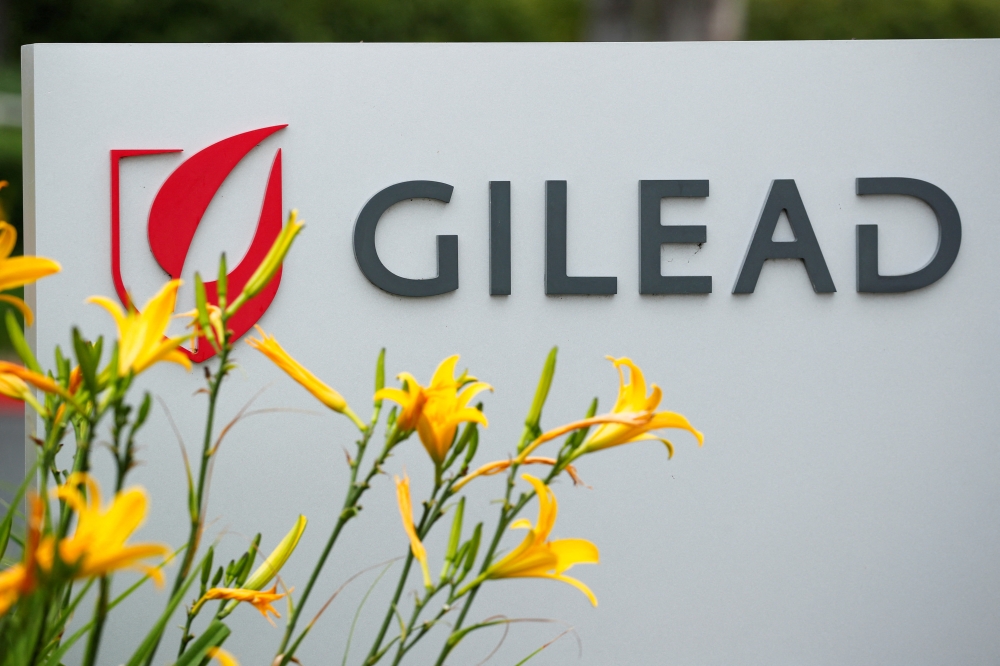Gilead Sciences Inc pharmaceutical company is seen after they announced a Phase 3 Trial of the investigational antiviral drug Remdesivir in patients with severe coronavirus disease (COVID-19), during the outbreak of the coronavirus disease (COVID-19), in Oceanside, California, U.S., April 29, 2020. REUTERS/Mike Blake/File Photo