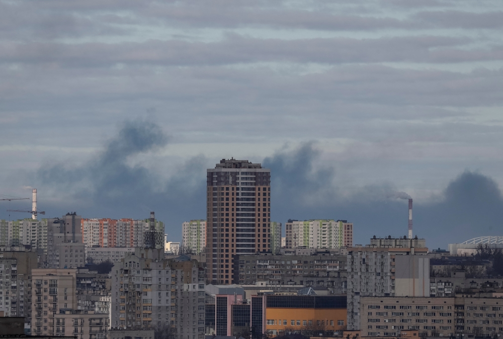 Smoke rises after shelling in Kyiv, Ukraine February 27, 2022. REUTERS/Gleb Garanich