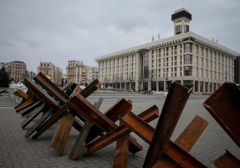 Anti-tank constructions are seen in central Kyiv, Ukraine March 7, 2022. REUTERS/Gleb Garanich