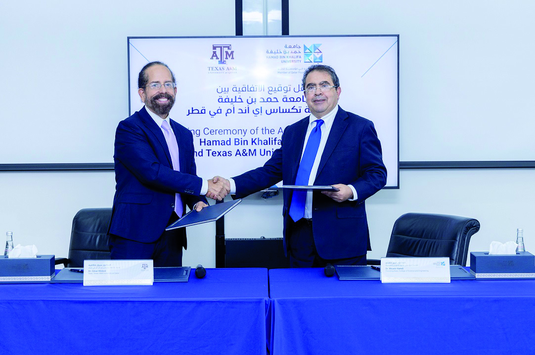 HBKU, TAMUQ officials exchanging the signed agreement.