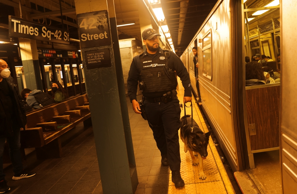A police officer checks Manhattan subways after a shooting at a subway station in the Brooklyn borough of New York City, New York, U.S., April 12, 2022. REUTERS/Jeenah Moon
 