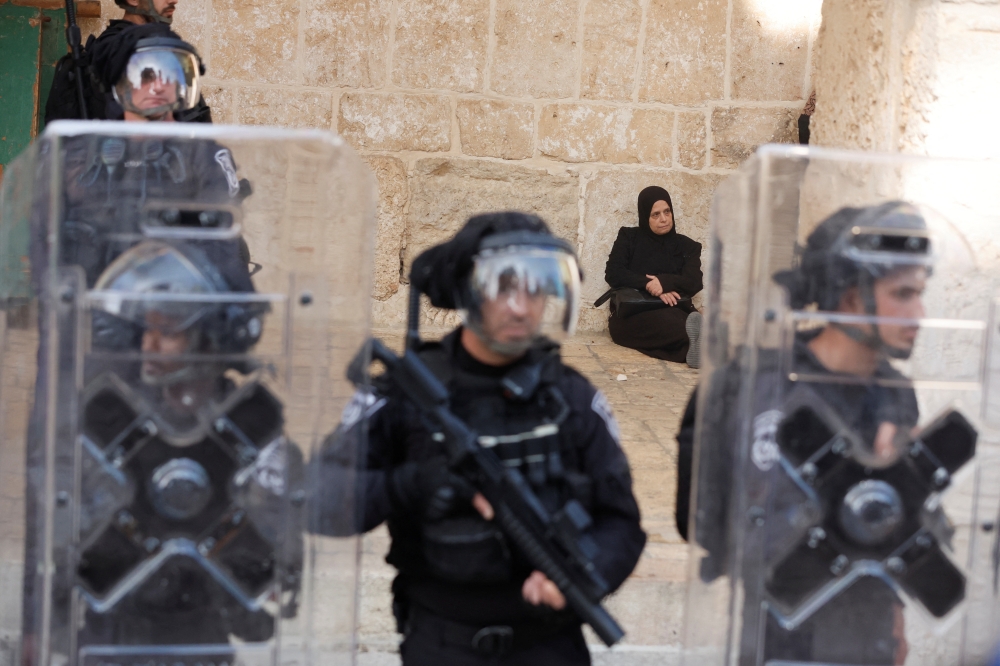 Israeli security forces inside the compound that houses Al-Aqsa Mosque in Jerusalem's Old City on April 22, 2022. (REUTERS/Ammar Awad)