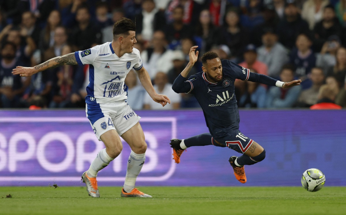 Troyes' Giulian Biancone in action with Paris St Germain's Neymar REUTERS/Gonzalo Fuentes
