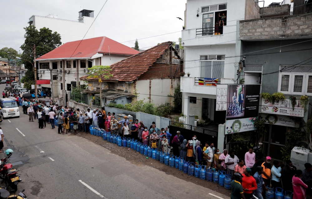 People wait in a line to buy domestic gas tanks near a distributor, amid the country's economic crisis, in Colombo, Sri Lanka, May 24, 2022. Reuters/Dinuka Liyanawatte
