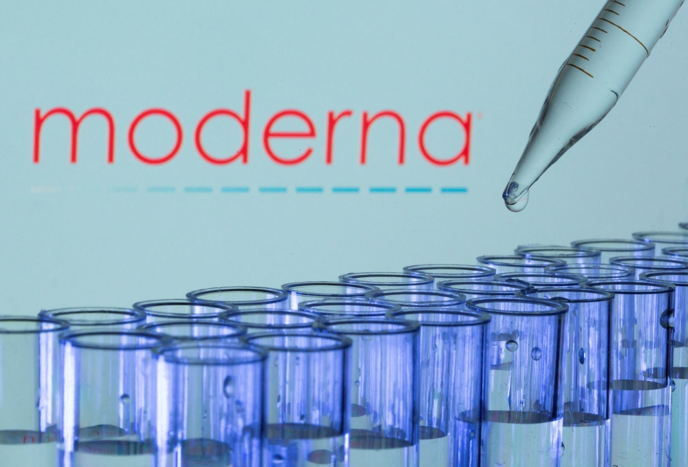 :FILE PHOTO: Test tubes are seen in front of a displayed Moderna logo in this illustration taken, May 21, 2021. REUTERS/Dado Ruvic/Illustration