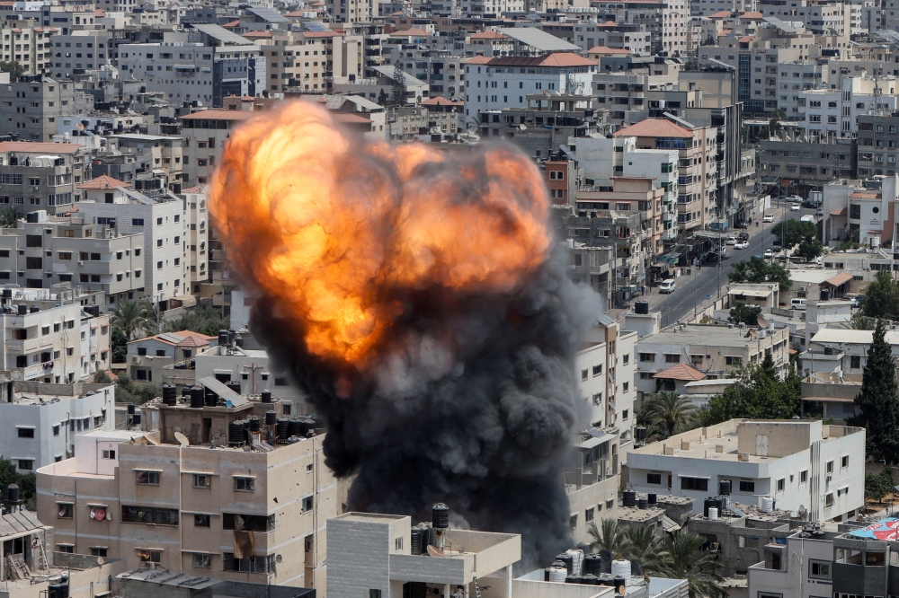 Flame and smoke rise during an Israeli air strike in Gaza City on August 6, 2022. (Reuters/Mohammed Salem)