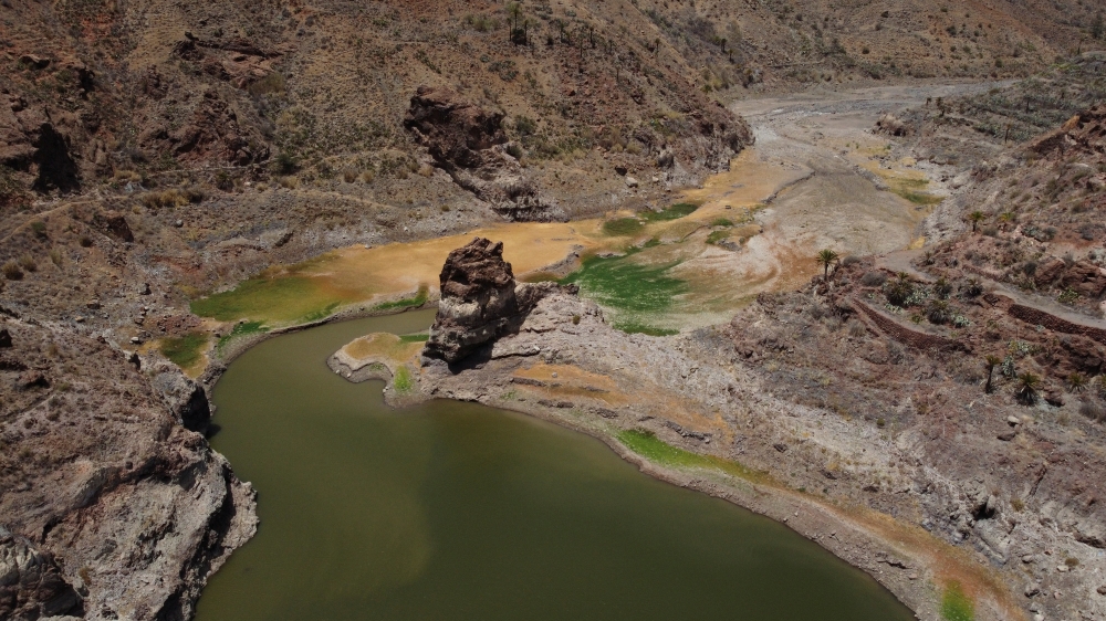 Aerial view of La Sorrueda reservoir in Santa Lucia de Tirajana at 10 percent of its capacity, on the island of Gran Canaria, Spain, August 6, 2022. REUTERS/Borja Suarez