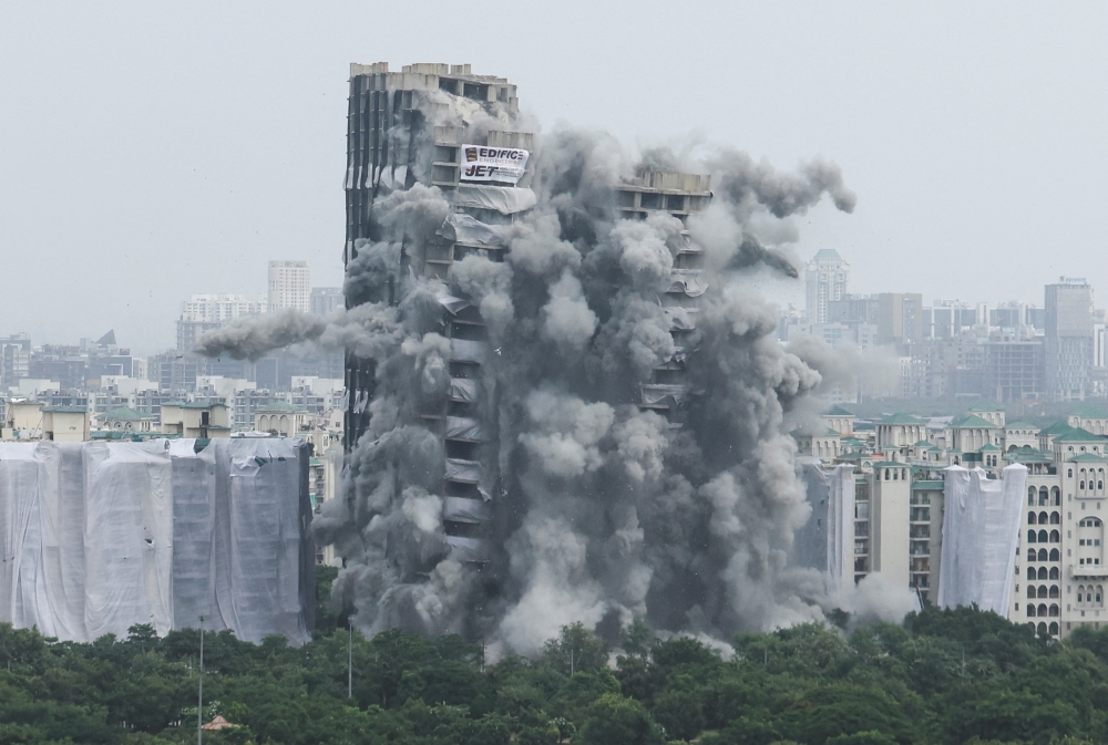 The Supertech Twin Towers collapses following a controlled demolition after the Supreme Court found them in violation of building norms, in Noida, India, August 28, 2022. REUTERS/ Anushree Fadnavis