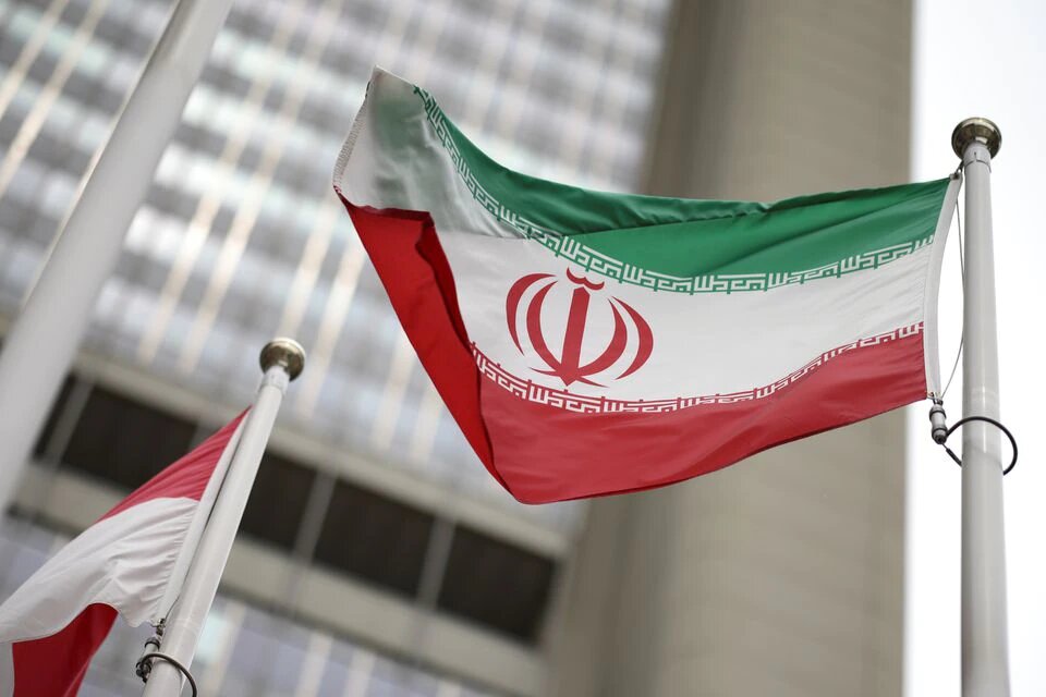 Iranian flag flies in front of the UN office building, housing IAEA headquarters, amid the coronavirus disease (COVID-19) pandemic, in Vienna, Austria, May 24, 2021. REUTERS/Lisi Niesner

