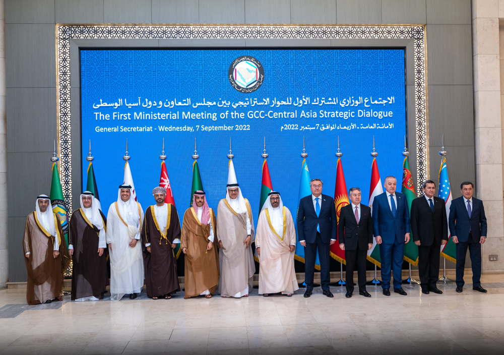 Deputy Prime Minister and Minister of Foreign Affairs H E Sheikh Mohammed bin Abdulrahman Al Thani with Their Excellencies ministers of GCC and Central Asian countries during the GCC-Central Asia strategic dialogue in Riyadh.  
