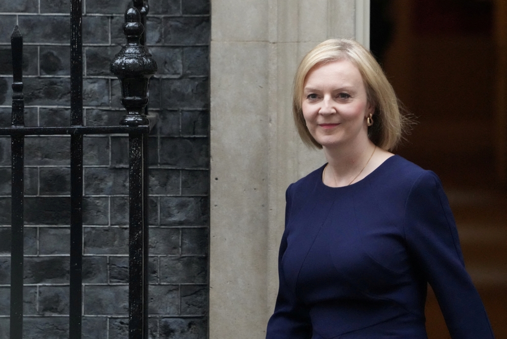 Britain's Prime Minister Liz Truss walks outside Downing Street in London, Britain, on September 23, 2022. REUTERS/Maja Smiejkowska/File Photo