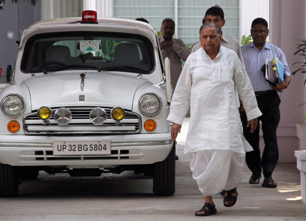 File photo of India's Samajwadi Party chief Mulayam Singh Yadav walks next to his official government car at his residence in Lucknow, northern India, September 28, 2012. Reuters/Pawan Kumar 